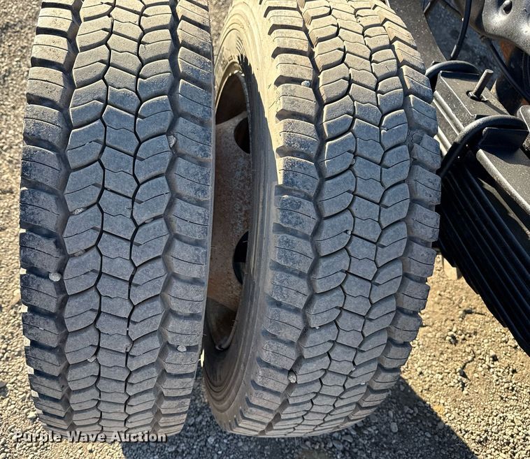 image for item EG2583 2015 Ford F550 truck cab and chassis