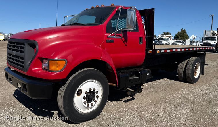 image for item EG2595 2001 Ford F650 Super Duty flatbed truck
