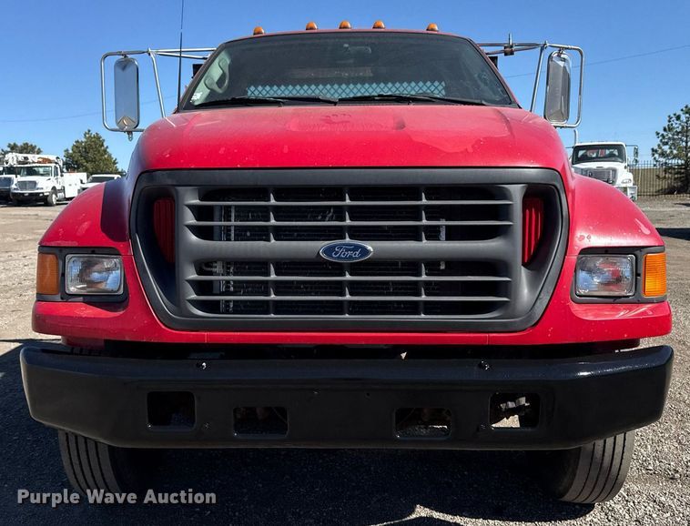 image for item EG2595 2001 Ford F650 Super Duty flatbed truck