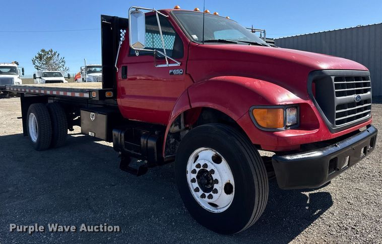 image for item EG2595 2001 Ford F650 Super Duty flatbed truck