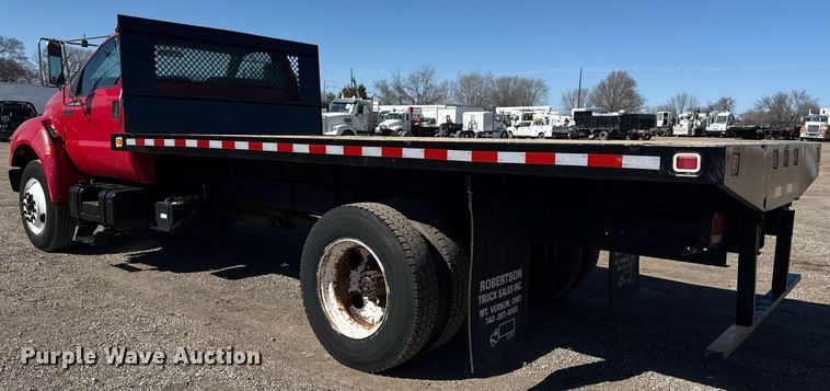 image for item EG2595 2001 Ford F650 Super Duty flatbed truck