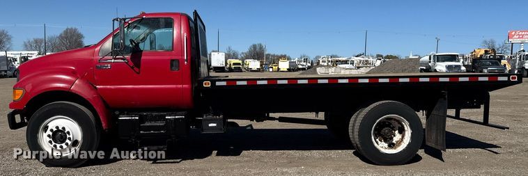 image for item EG2595 2001 Ford F650 Super Duty flatbed truck
