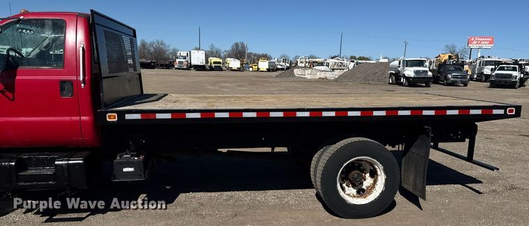 image for item EG2595 2001 Ford F650 Super Duty flatbed truck