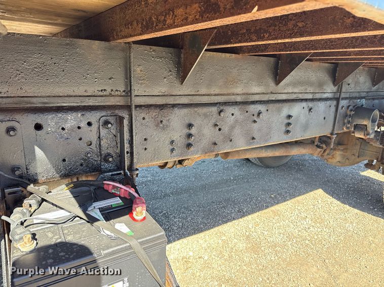 image for item EG2595 2001 Ford F650 Super Duty flatbed truck