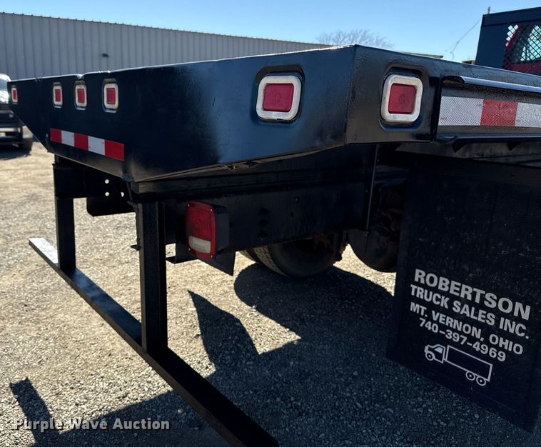 image for item EG2595 2001 Ford F650 Super Duty flatbed truck