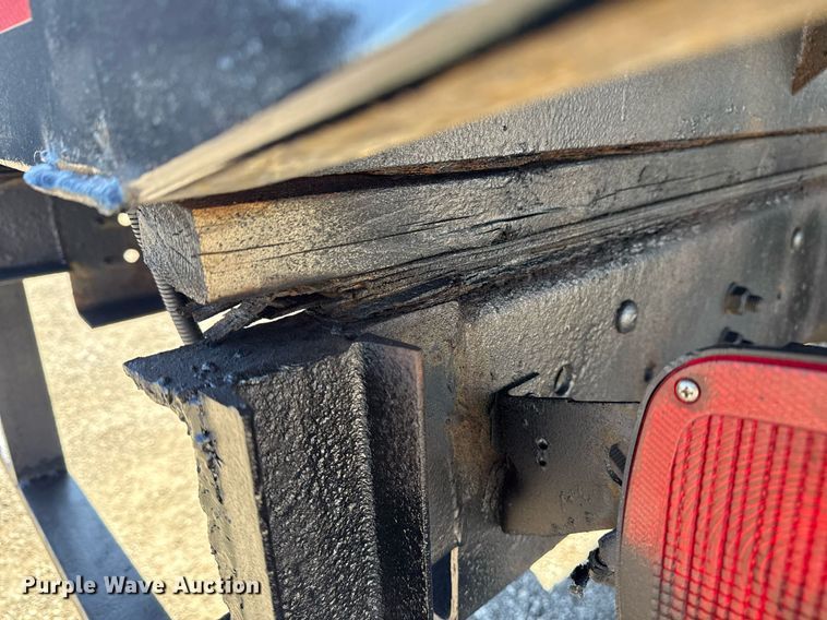 image for item EG2595 2001 Ford F650 Super Duty flatbed truck