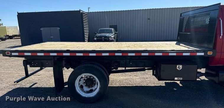 image for item EG2595 2001 Ford F650 Super Duty flatbed truck