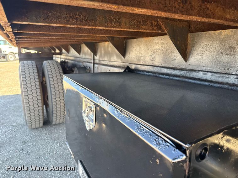 image for item EG2595 2001 Ford F650 Super Duty flatbed truck