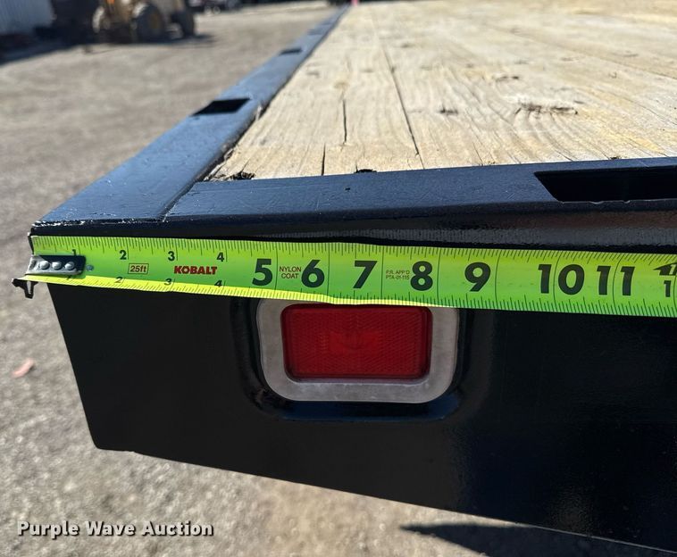 image for item EG2595 2001 Ford F650 Super Duty flatbed truck