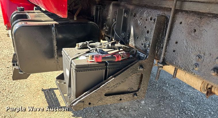 image for item EG2595 2001 Ford F650 Super Duty flatbed truck