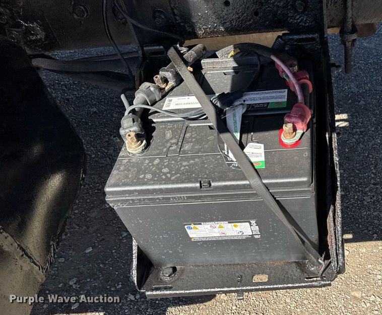 image for item EG2595 2001 Ford F650 Super Duty flatbed truck