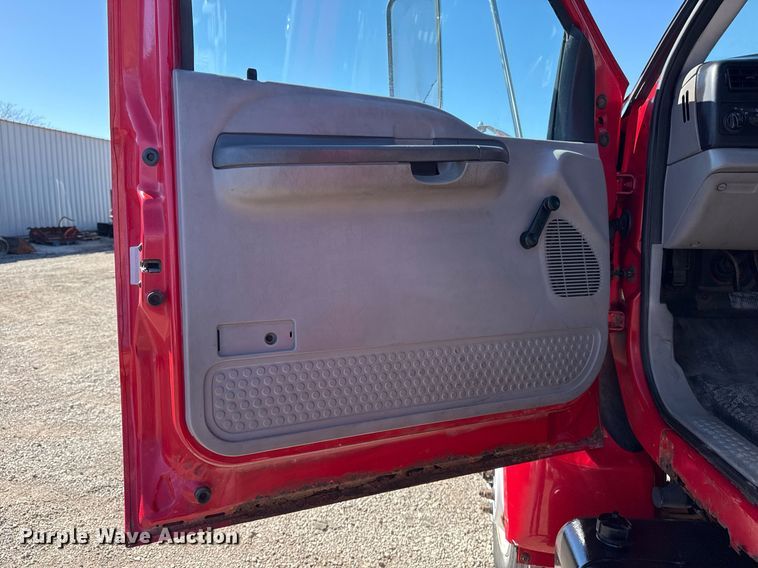 image for item EG2595 2001 Ford F650 Super Duty flatbed truck