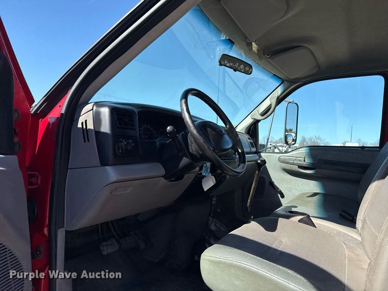 image for item EG2595 2001 Ford F650 Super Duty flatbed truck