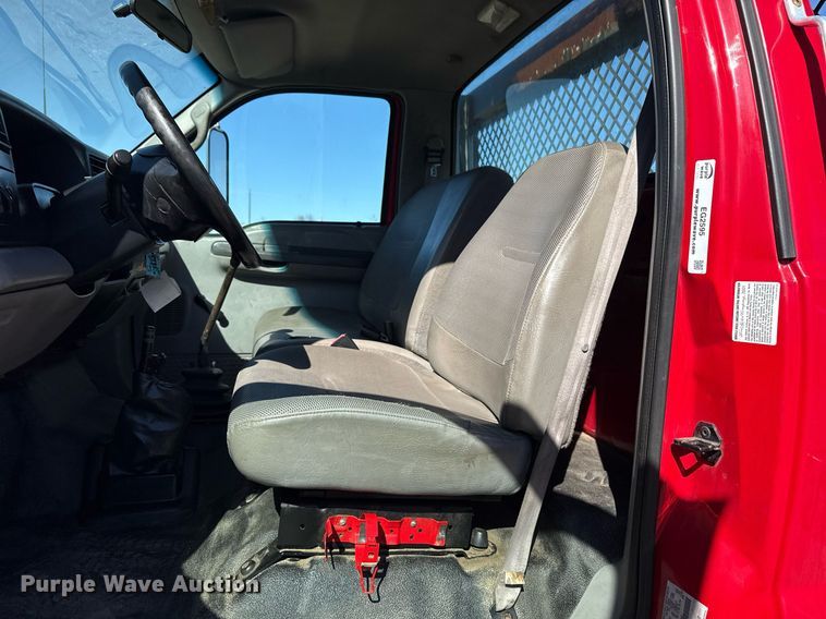 image for item EG2595 2001 Ford F650 Super Duty flatbed truck