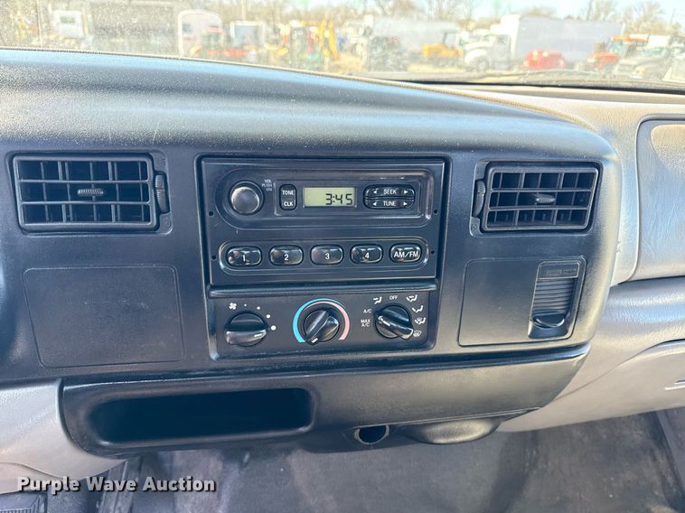 image for item EG2595 2001 Ford F650 Super Duty flatbed truck