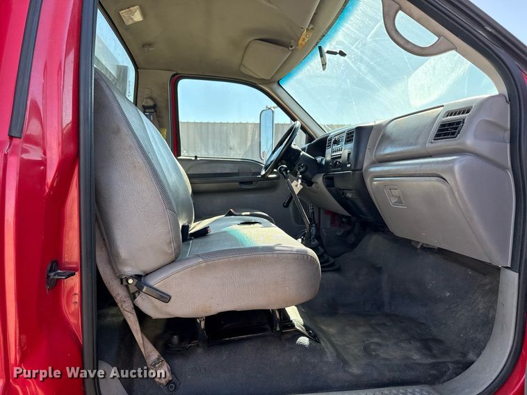 image for item EG2595 2001 Ford F650 Super Duty flatbed truck