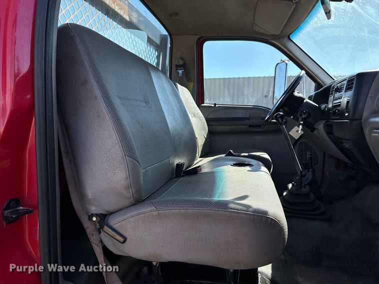 image for item EG2595 2001 Ford F650 Super Duty flatbed truck