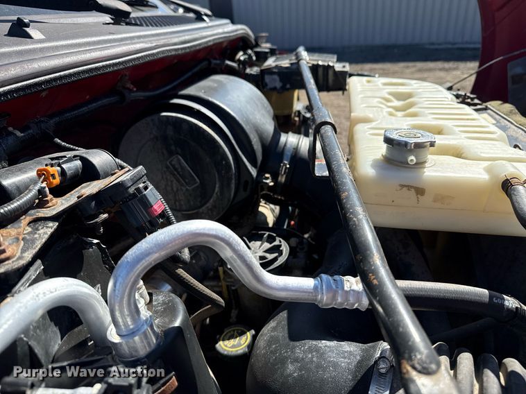 image for item EG2595 2001 Ford F650 Super Duty flatbed truck