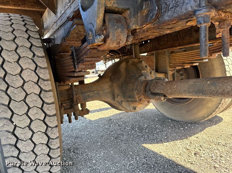 image for item EG2595 2001 Ford F650 Super Duty flatbed truck