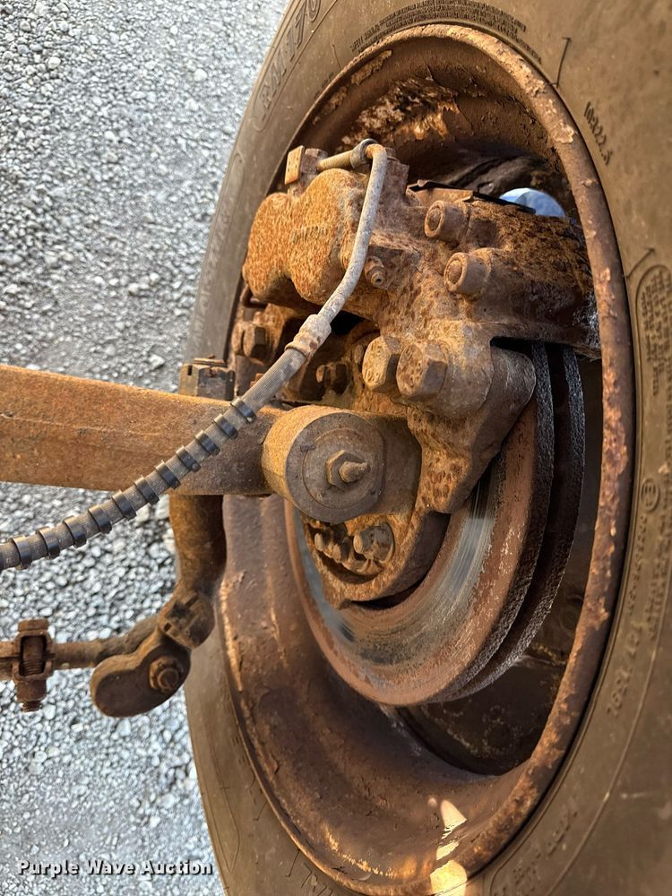 image for item EG2595 2001 Ford F650 Super Duty flatbed truck