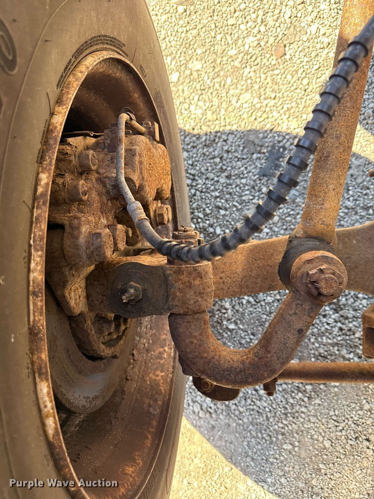 image for item EG2595 2001 Ford F650 Super Duty flatbed truck