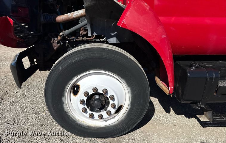 image for item EG2595 2001 Ford F650 Super Duty flatbed truck