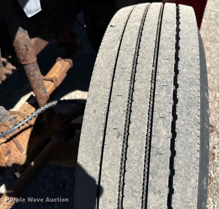 image for item EG2595 2001 Ford F650 Super Duty flatbed truck