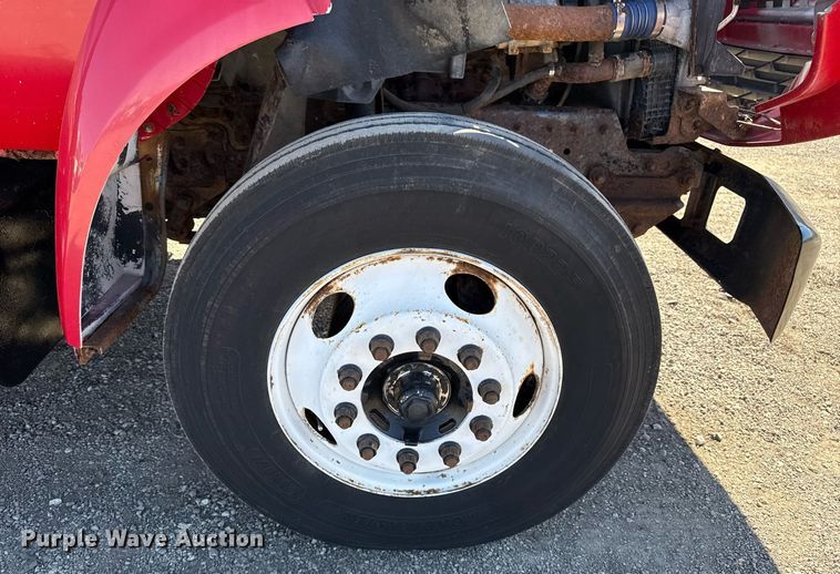 image for item EG2595 2001 Ford F650 Super Duty flatbed truck