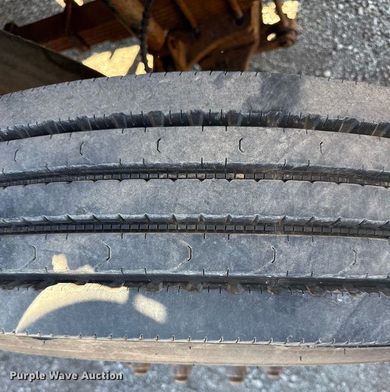 image for item EG2595 2001 Ford F650 Super Duty flatbed truck