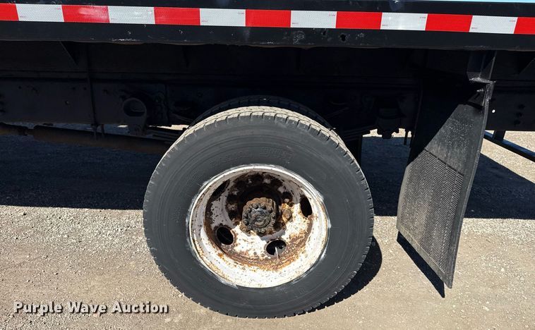 image for item EG2595 2001 Ford F650 Super Duty flatbed truck