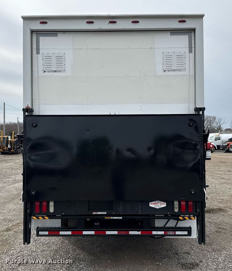 image for item EG2614 2016 Ford F550 Super Duty box truck