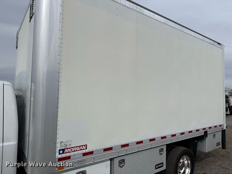 image for item EG2614 2016 Ford F550 Super Duty box truck