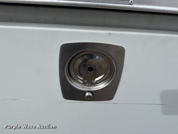 image for item EG2614 2016 Ford F550 Super Duty box truck