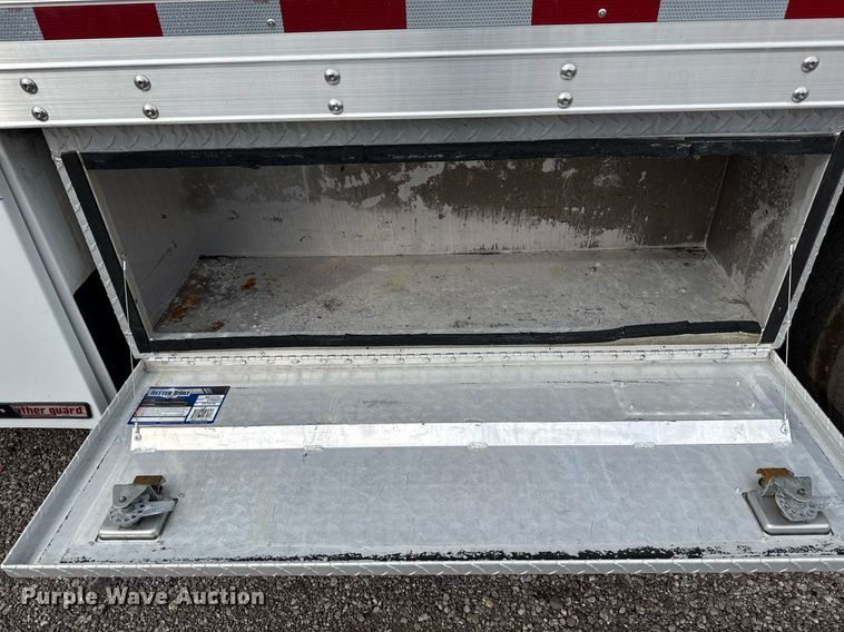 image for item EG2614 2016 Ford F550 Super Duty box truck