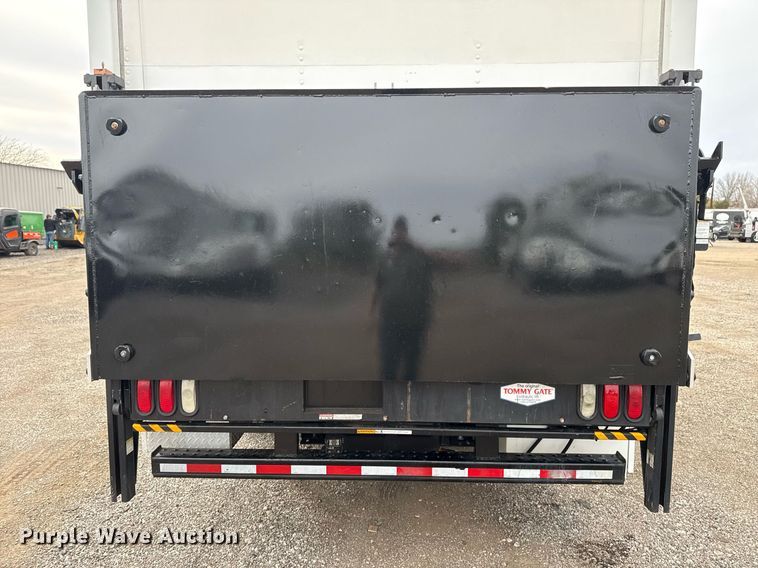 image for item EG2614 2016 Ford F550 Super Duty box truck