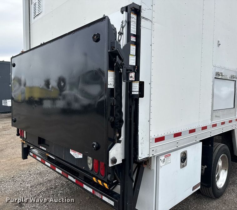 image for item EG2614 2016 Ford F550 Super Duty box truck