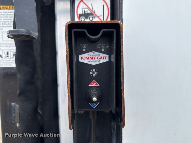 image for item EG2614 2016 Ford F550 Super Duty box truck