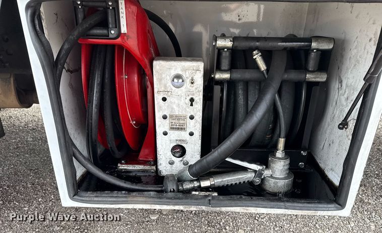 image for item EG2614 2016 Ford F550 Super Duty box truck