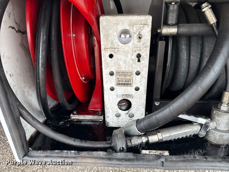 image for item EG2614 2016 Ford F550 Super Duty box truck