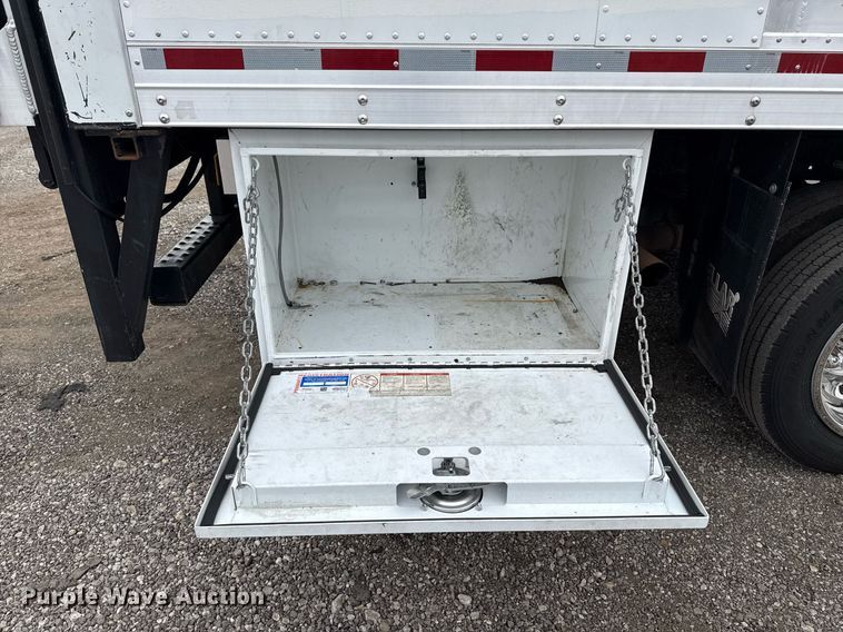 image for item EG2614 2016 Ford F550 Super Duty box truck