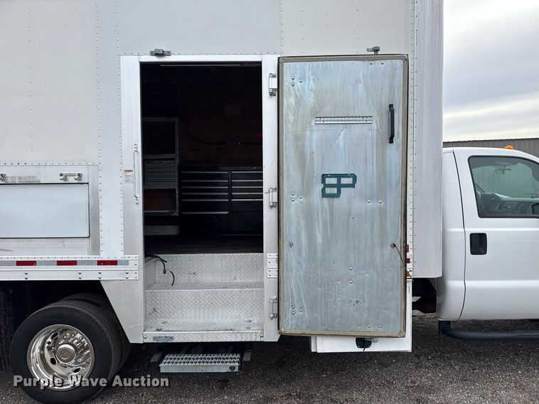 image for item EG2614 2016 Ford F550 Super Duty box truck