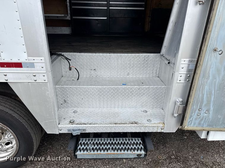 image for item EG2614 2016 Ford F550 Super Duty box truck