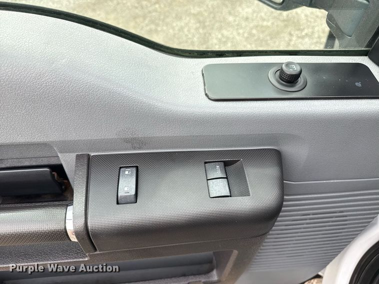 image for item EG2614 2016 Ford F550 Super Duty box truck