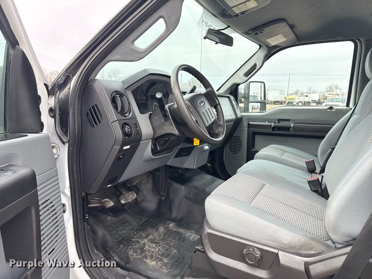 image for item EG2614 2016 Ford F550 Super Duty box truck