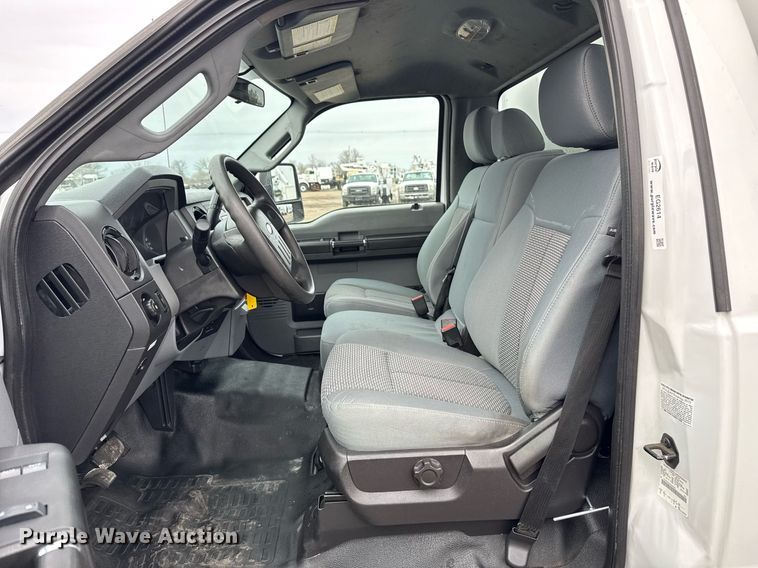 image for item EG2614 2016 Ford F550 Super Duty box truck