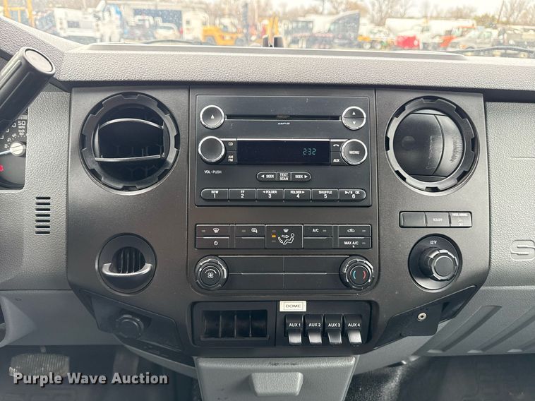 image for item EG2614 2016 Ford F550 Super Duty box truck