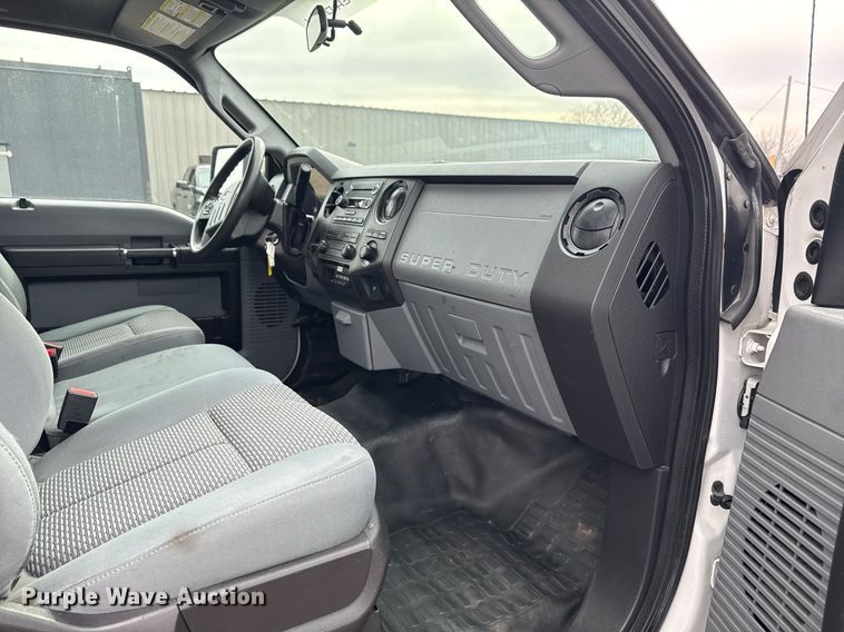 image for item EG2614 2016 Ford F550 Super Duty box truck