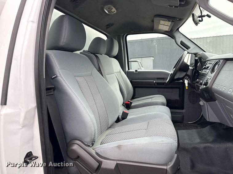 image for item EG2614 2016 Ford F550 Super Duty box truck