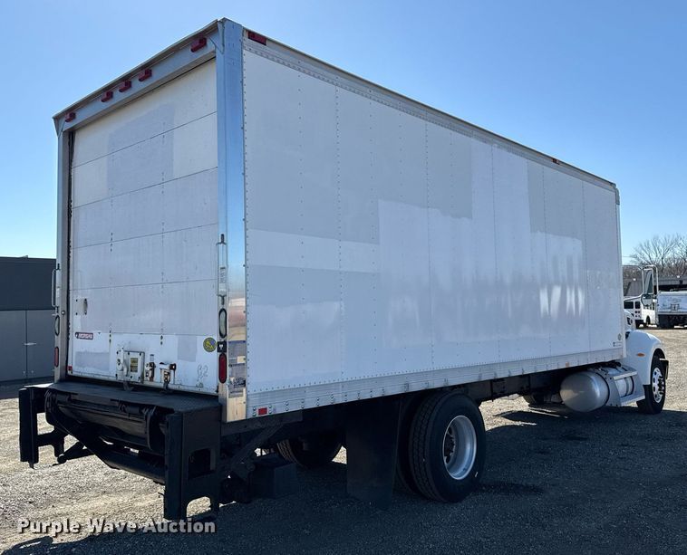 image for item EG2624 2005 Peterbilt 335 box truck