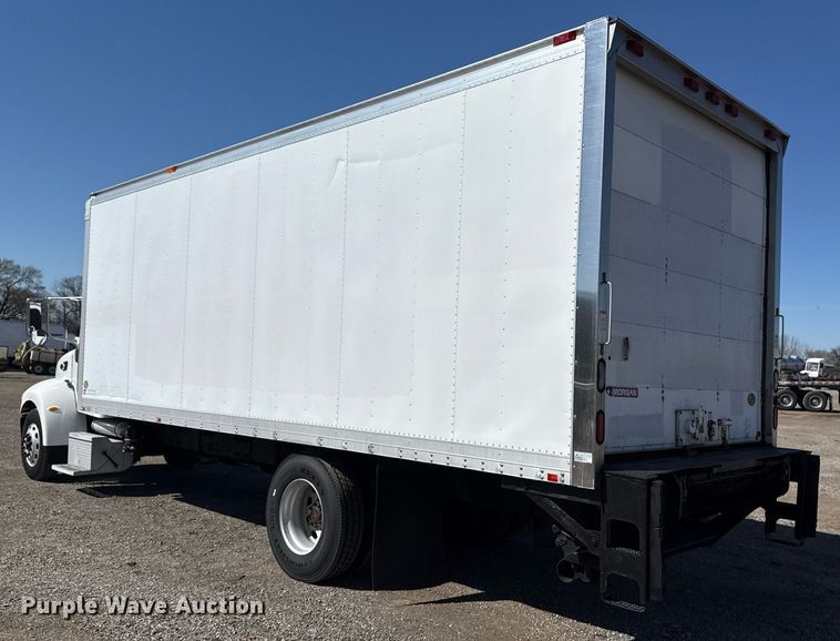 image for item EG2624 2005 Peterbilt 335 box truck